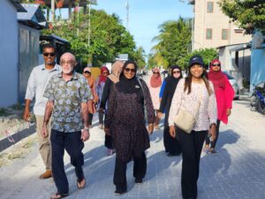 ރަށު އިންޖީނުގޭގެ ކުރިމަތީގައި ރޯނުގައި ހެދުން ހިއްކަން އަޅައިގެން ދުން އެރުވި ޒަމާން ފާއިތުވެޖެ: ރޮޒައިނާ