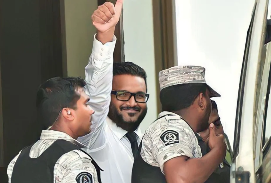 އަދީބް ބޭސްފަރުވާއަށް ސިންގަޕޫރަށް ފުރާވަޑައިގެންފި