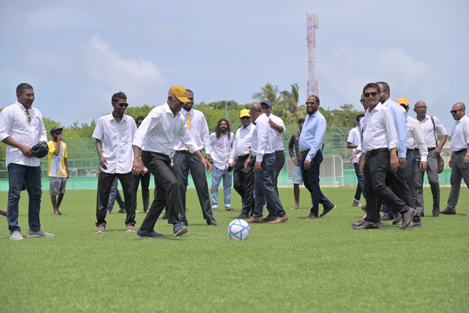 ރައީސުލްޖުމްހޫރިއްޔާ، ތުރާކުނު ފުޓުބޯޅަދަނޑު ހުޅުވައިދެއްވައިފި