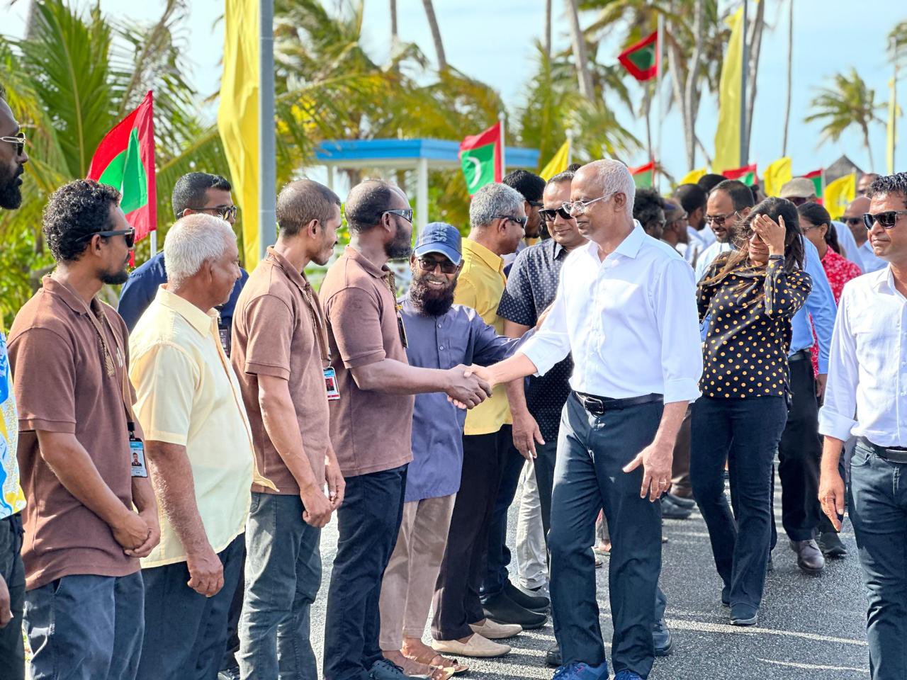 ތަފާތު ކުރުމެއް ނެތި ހިދުމަތްތައް ފޯރުކޮށްދެއްވާތީ ރައްޔިތުން ތިބީ އުފަލުން: ރޮޒައިނާ
