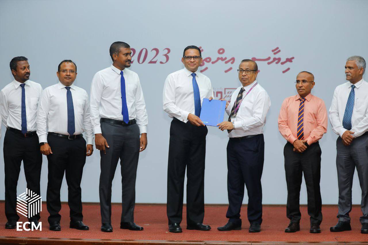 ނާޒިމްގެ ކެންޑިޑެސީ އީސީން ބަލައިގެންފި