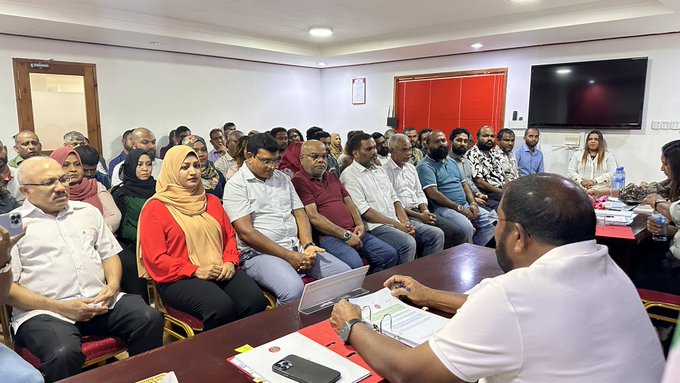 ޖޭޕީގެ ކުއްލި ބައްދަލުވުމުގައި ރައީސަށް ތާއީދުކުރަން ފާހެއް ނުވި