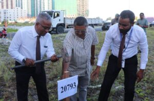 ގޯތި ލިބުނު މީހުންނަށް ބިން ކަނޑައި، ރަޖިސްޓްރީ ހަވާލުކުރަން ފަށައިފި