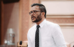 ޑިމޮކްރެޓްސްއިން ވަކިވެ މެމްބަރު ޔާސިރު އެނބުރި އެމްޑީޕީއަށް