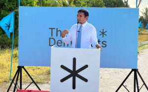 ކެބިނެޓް ވަޒީރުންވެސް ރައްޔިތުންނެކޭ އެއްފަދައިން މަސައްކަތް ކުރަން ޖެހޭނެ: އިލްޔާސް