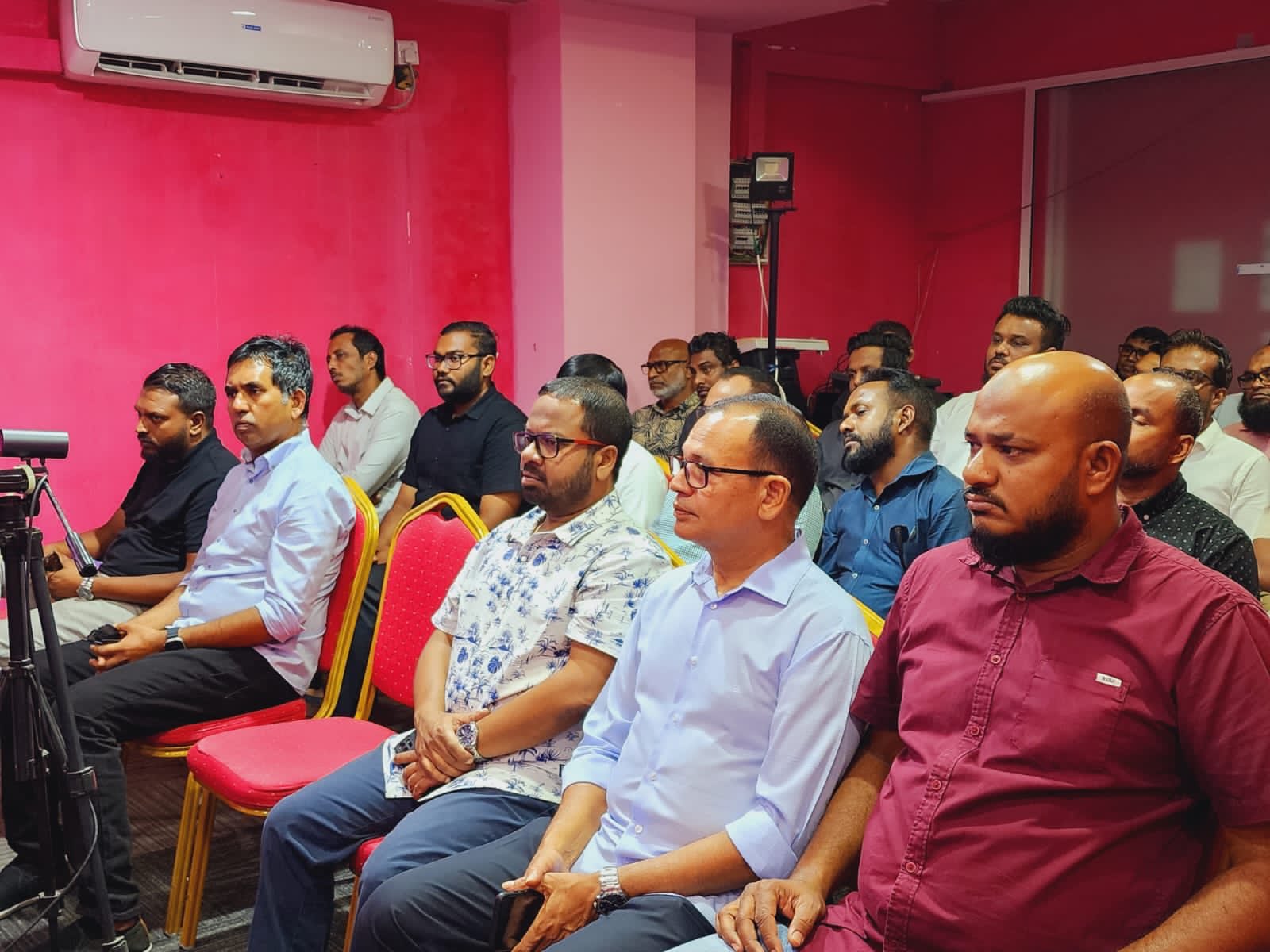 ޕިއެންސީގެ ރިޔާސީ ޓިކެޓް ހަވާލު ކުރުމަށް ސިއްރު ވޯޓު ނެގުން ހަވީރު 4:00ގައި