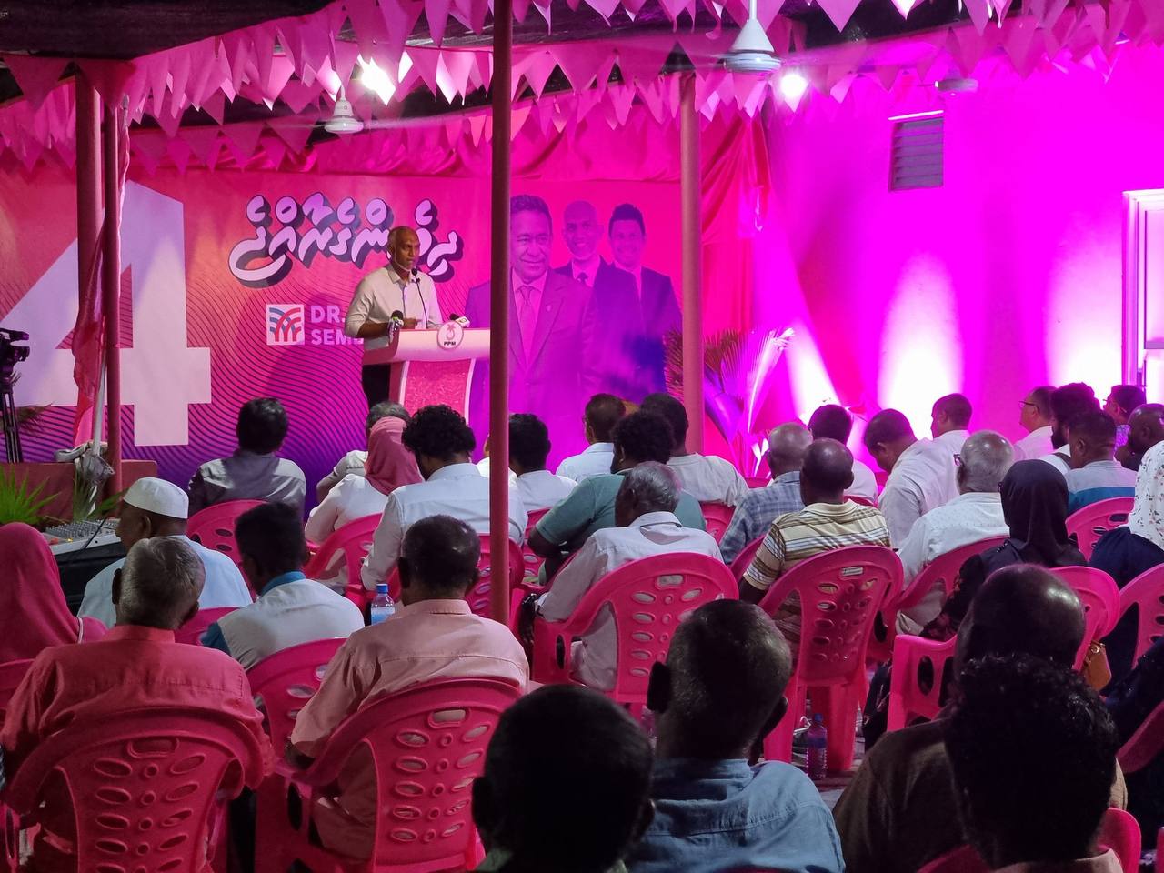 ނ. ވެލިދޫގައި, އިނދިކޮޅު ކެނޑިޑޭޓު, ޑރ. މުއިއްޒު ބާއްވަމުން ގެންދަވާ ކެމްޕޭން ޖަލްސާ