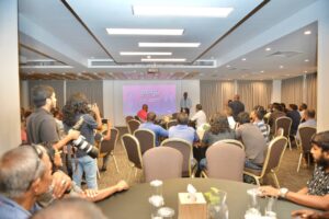 ޓެކްސީ ޑްރައިވަރުންނާއިއެކު ޑރ. މުއިއްޒު ބޭއްވި ބައްދަލުވުން