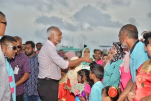ނައިފަރު ކެކިއެރީ އެއްބުރުން މުއިއްޒު ހޮވުމަށް، އާދަޔާއި ޚިލާފް މަރުޚަބާއެއް!