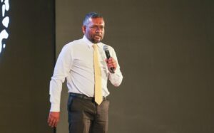 ގައުމު ނުދަރާ، ދެންވެސް ނުދަރުވާ ގެންދެވޭނީ ރައީސް ޞާލިހަށް: ފައްޔާޒު