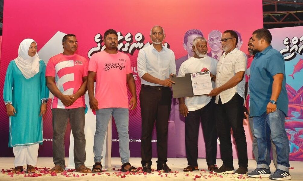ނޮޅިވަރަންފަރު އެމްޑީޕީގެ އިސްބޭފުޅުންތަކެއް މުއިއްޒަށް ތާއީދުކޮށް ޕީޕީއެމްއަށް!