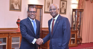 ދެ ރައީސުންގެ ބައްދަލުވުން: ޑިމޮކްރެޓްސްގެ ސްޓޭންޑް ހިފަހައްޓައި، ނިޒާމީ ވޯޓާއިމެދު މަޝްވާކުރެވުނު!