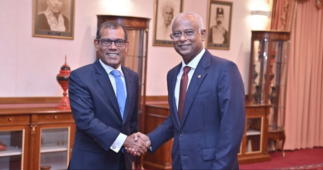 ދެ ރައީސުންގެ ބައްދަލުވުން: ޑިމޮކްރެޓްސްގެ ސްޓޭންޑް ހިފަހައްޓައި، ނިޒާމީ ވޯޓާއިމެދު މަޝްވާކުރެވުނު!