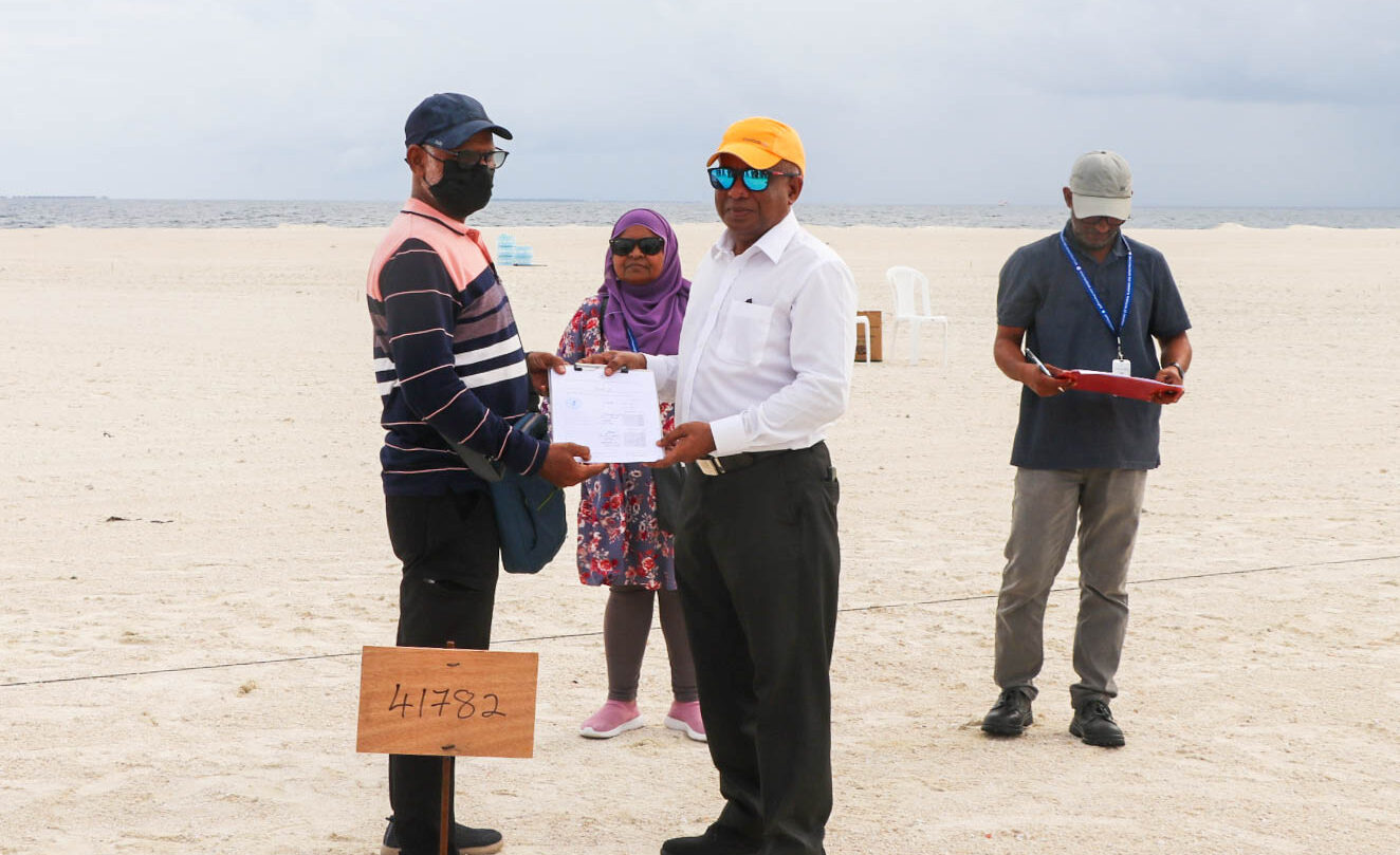 ގުޅިފަޅުގެ ގޯތިތައް ހަވާލުކުރަން ފަށައިފި، އަމާޒަކީ ދެ އަހަރު ތެރޭ އާބާދުކުރުން