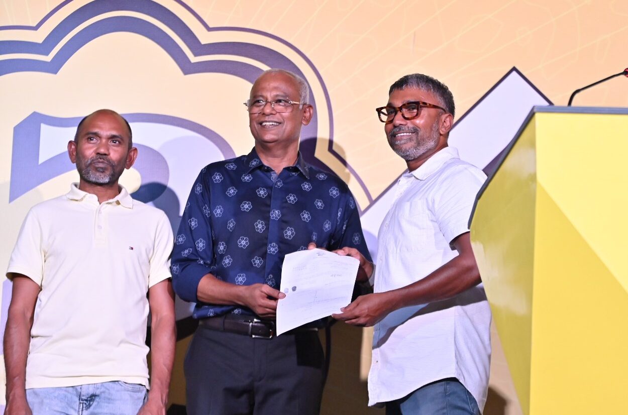 އިލްހާމް އެމްޑީޕީއަށް ސޮއި ކުރައްވައިފި