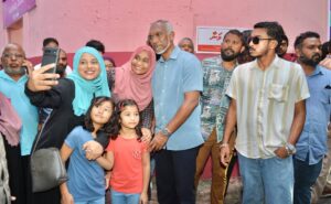 ރިޔާސީ އިންތިޚާބުގެ ދެބުރުވެސް ކާމިޔާބު ކުރެއްވި ފުރަތަމަ ބޭފުޅަކަށް ޑރ. މުއިއްޒު!