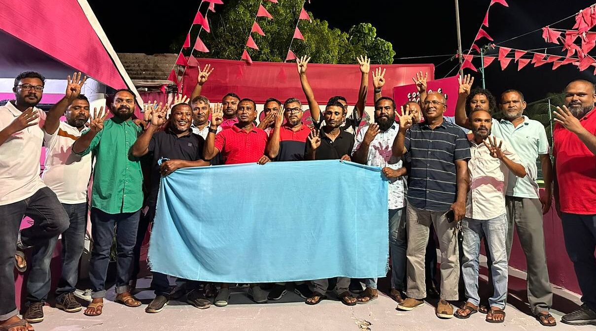 ކޮލަމާފުށީ ޑިމޮކްރެޓުން ޑރ. މުއިއްޒު ވެރިކަމަށް ގެނައުމަށް ބައިއަތު ހިފައި މަސައްކަތް ފަށައިފި!