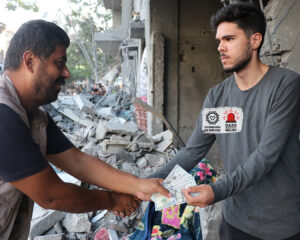 ދިވެހިންގެ ފަރާތުން ފަލަސްޠީނުގެ 200 އާއިލާއަކަށް 1ލައްކަ ޑޮލަރުގެ އެހީ