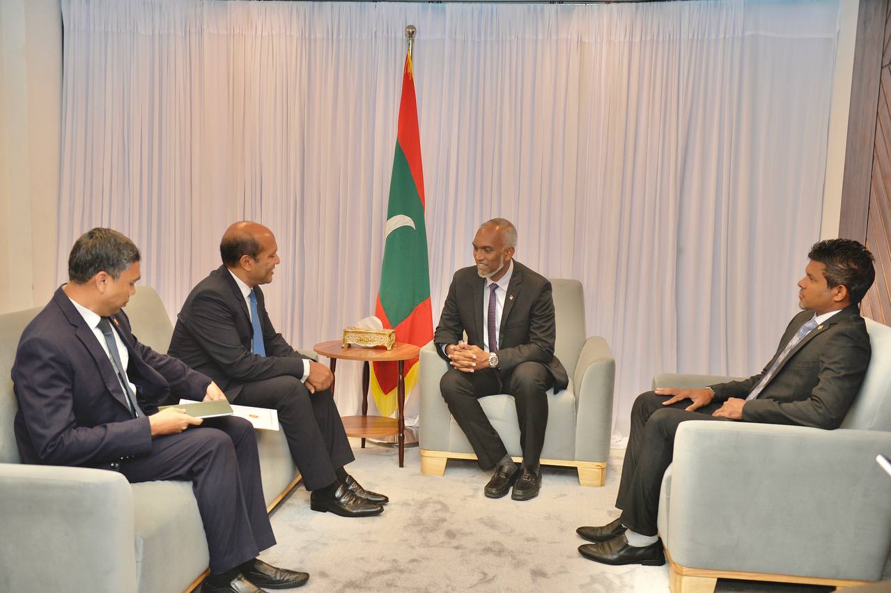 ބަންގްލަދޭޝްއިން ރާއްޖެއަށް ކަނޑައަޅުއްވާފައި ހުންނަވާ ސަފީރު ޑރ. މުއިއްޒުއާއި ބައްދަލު ކުރައްވައިފި