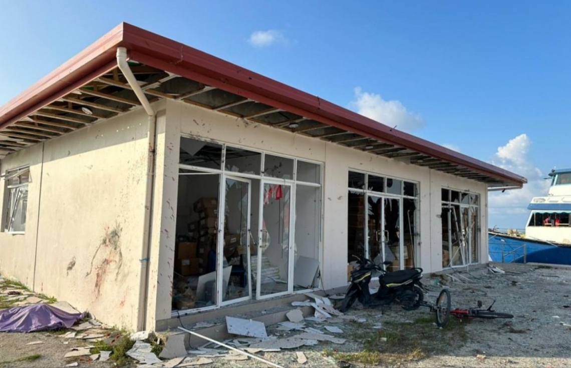 ގޮވުމުގެ ބާރުގަދަ ކަމުން، މަރުވި ދެމީހުންގެ ހަށިގަޑުގެ ބައިތައް ވަކިވެ، މާދުރަށް ވަނީ ބުރައިގެން ގޮސްފަ