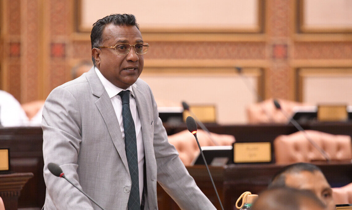 އެމްޑީޕީ ހިންގާނެ ބަޔަކު ނެތިއްޔާ، ބަޔަކު އިމްޕޯޓްކޮށްގެންވެސް ލީޑަރޝިޕް ބަދަލުކުރަންޖެހޭ: ޖާބިރު