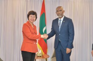 އިންތިޚާބީ ރައީސް ޑރ. މުއިއްޒު ޗައިނާ ސަފީރާއި ބައްދަލު ކުރެއްވުން