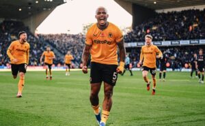 ވުލްވްސް އަތުންވެސް ޓޮޓެންހަމް ބަލިވެއްޖެ