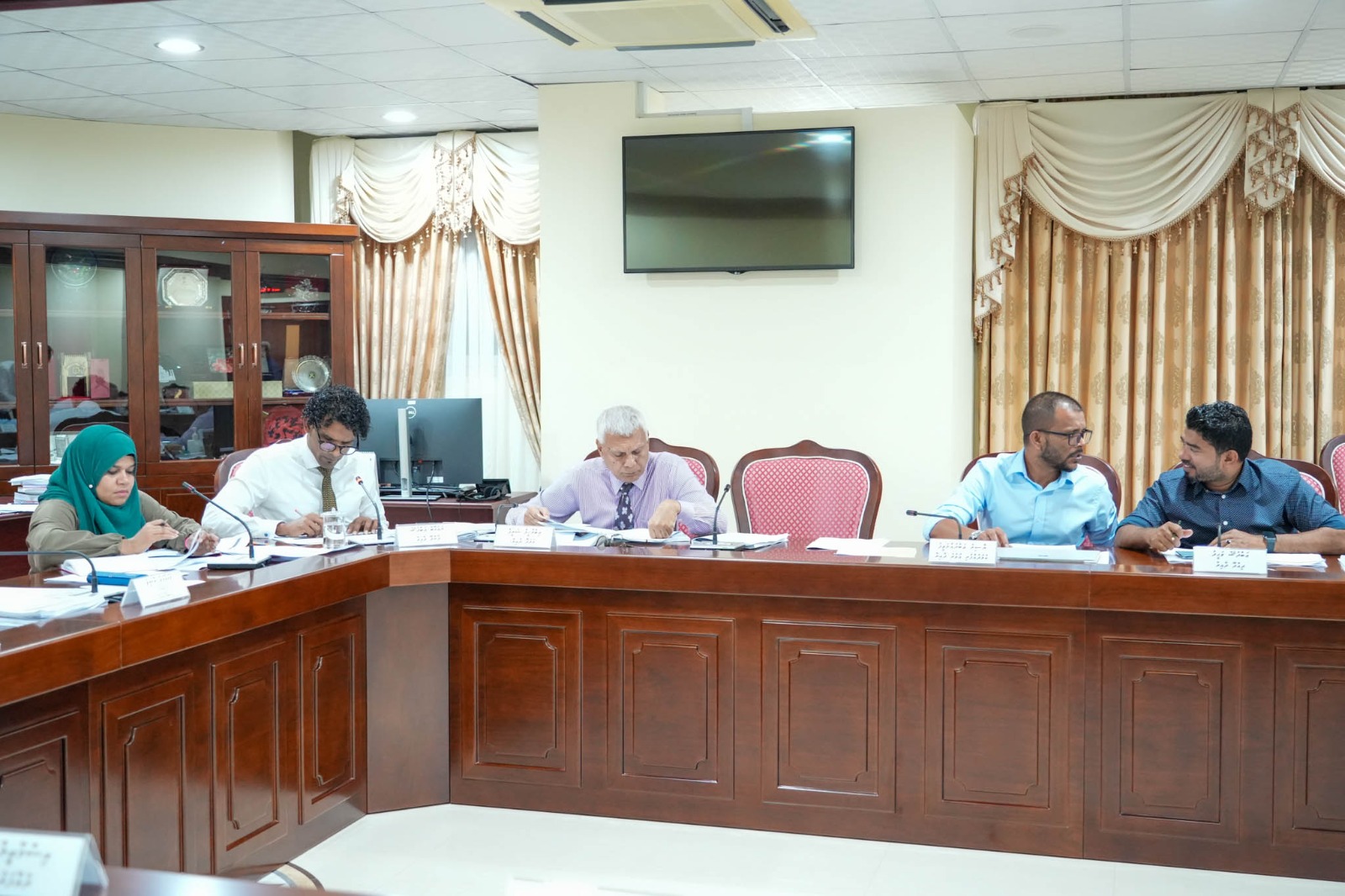 ފައިސާ ހޯދާނެގޮތް ހިމަނާފަ ނެތިގެން، ފުށިދިއްގަރު ފަޅު ހިއްކަން ކަނޑައެޅި ފައިސާ ބަޖެޓުން އުނިކޮށްފި