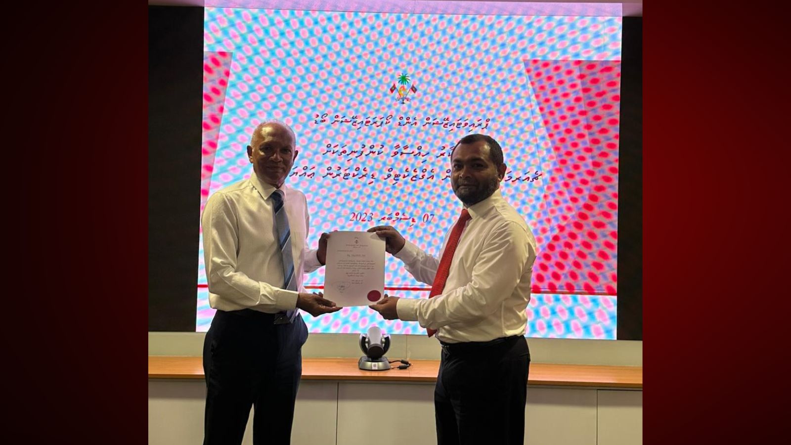 ދެ ކުންފުންޏެއްގެ ޑިރެކްޓަރުންގެ ބޯޑަކަށް ބަދަލު ގެންނަވައިފި