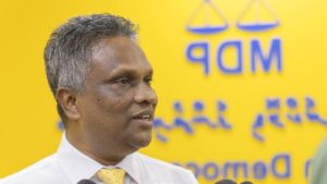 ސަންގު ޓީވީގެ ބަހުސްގައި އާޒިމް ބައިވެރިއެއް ނުވާނެ