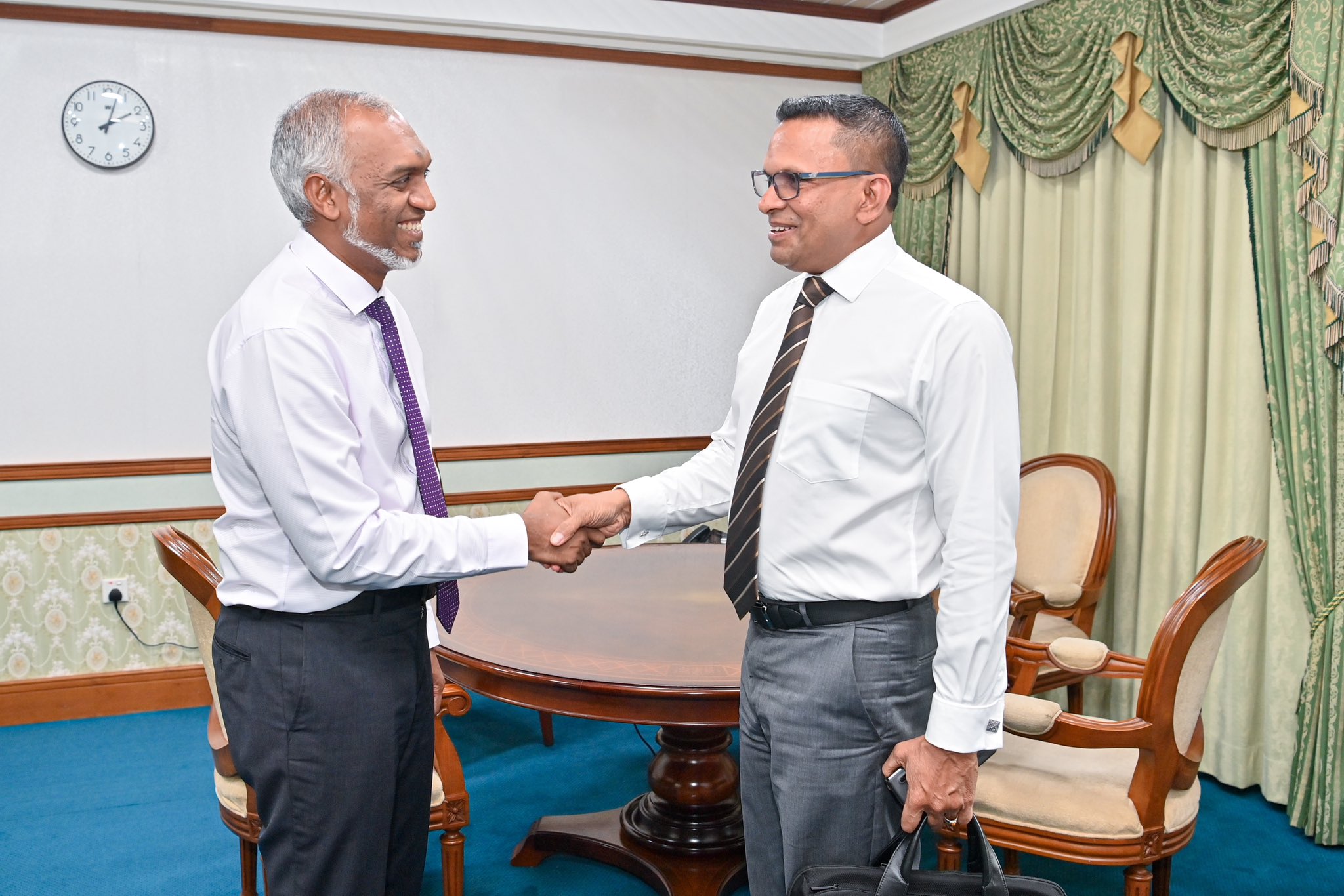 ނާޒިމްވެސް ރައީސްއާއި ބައްދަލު ކޮށްފި