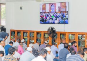 ހުތުބާ ކިޔާ މަންޒަރު ފެންނަ ގޮތަށް އިސްލާމީ މަރުކަޒުގައި ޓީވީ ހަރުކޮށްފި