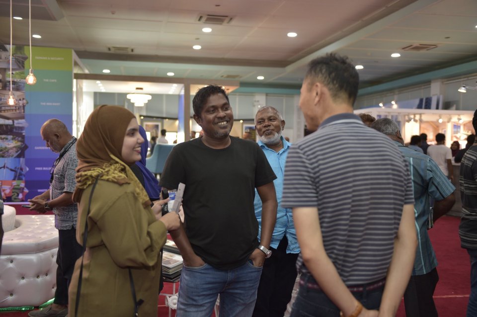 ގިނަ ބަޔަކަށް ލަނޑުދިން މަންޑޭއާއި އޭނާގެ ވިޔަފާރި ބައިވެރިޔާ ޖައިޝާންގެ ޝަރީއަތް ފަށައިފި