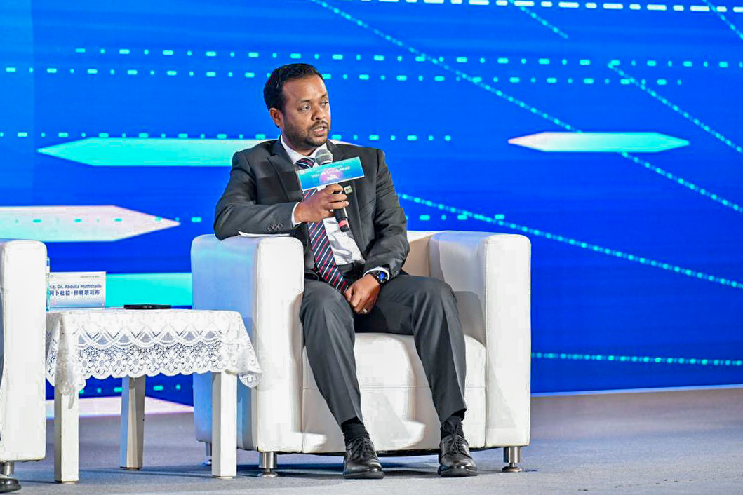 އައްޑޫގައި އަޅާ ބުރިޖަށް ޗައިނާގެ ކުންފުންޏަކުން ޝައުގުވެރިކަން ފާޅުކޮށްފި