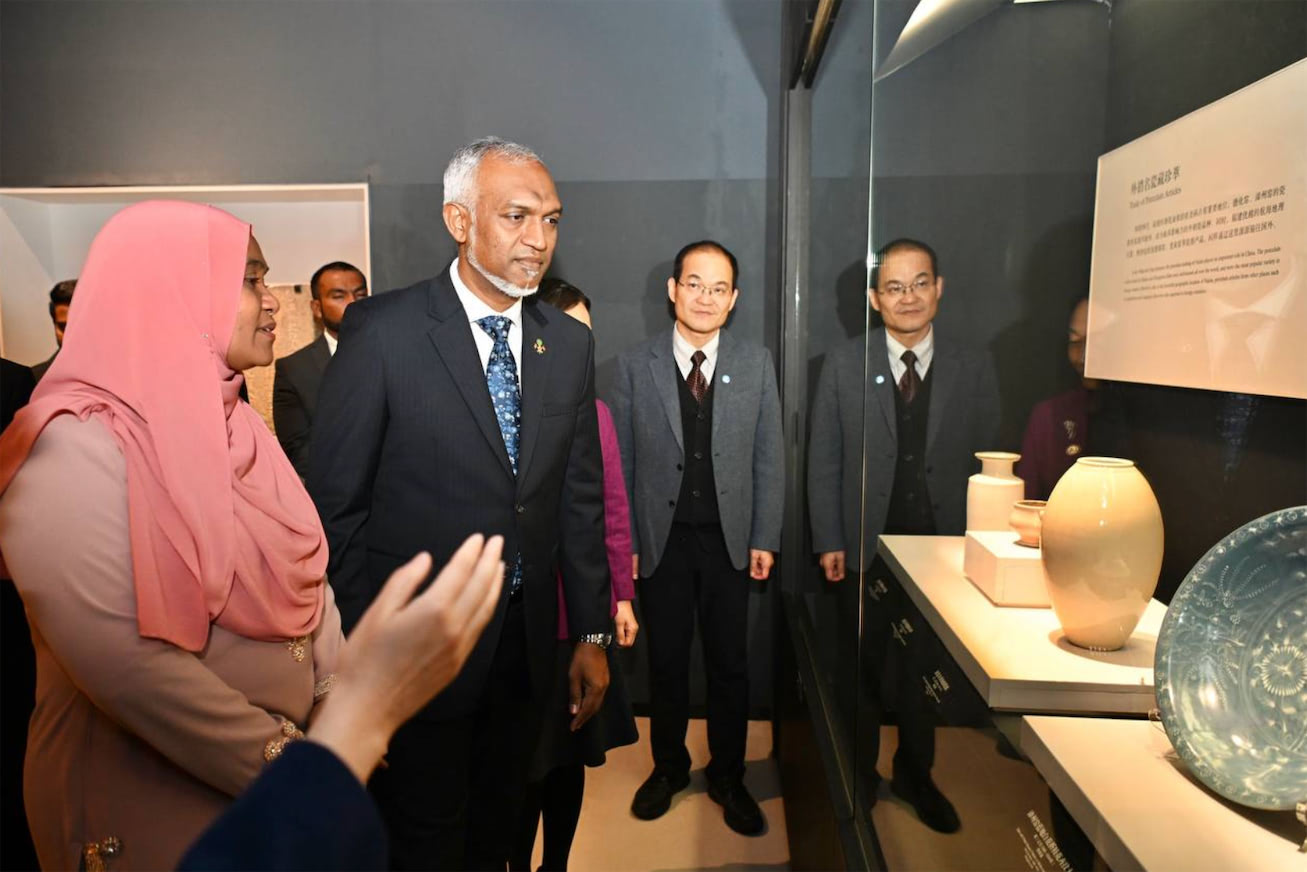 ރައީސްގެ ދެކަނބަލުން ފޫޖިއާންގެ ދާރުލްއާސާރަށް ޒިޔާރަތްކުރައްވައިފި