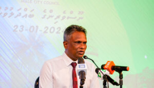 ފާޑު ކިއުން އަމާޒުވުމުން، 13 އަހަރު ކުރީގެ ސިޔާސީ ޕޯސްޓެއް މޭޔަރު އާޒިމް ޑިލީޓް ކޮށްލައިފި