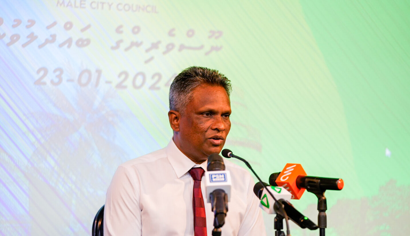 ފާޑު ކިއުން އަމާޒުވުމުން، 13 އަހަރު ކުރީގެ ސިޔާސީ ޕޯސްޓެއް މޭޔަރު އާޒިމް ޑިލީޓް ކޮށްލައިފި