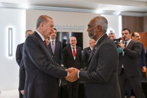 ރައީސް މުއިއުްޒު އެރޮދޮގާންއާއި ބައްދަލު ކުރައްވައިފި