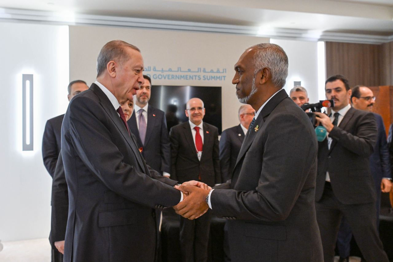 ރައީސް މުއިއުްޒު އެރޮދޮގާންއާއި ބައްދަލު ކުރައްވައިފި