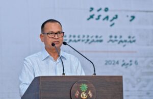 ދަތްދޮޅި ދުއްވާލާނަމޭ ބުނެވުނީ، އެއީ ގުޅުވައިގެން ކިޔާ ވަނަމަކަށް ވާތީ، މަޖާޒީ ގޮތުން: އާދަމް ޝަރީފް