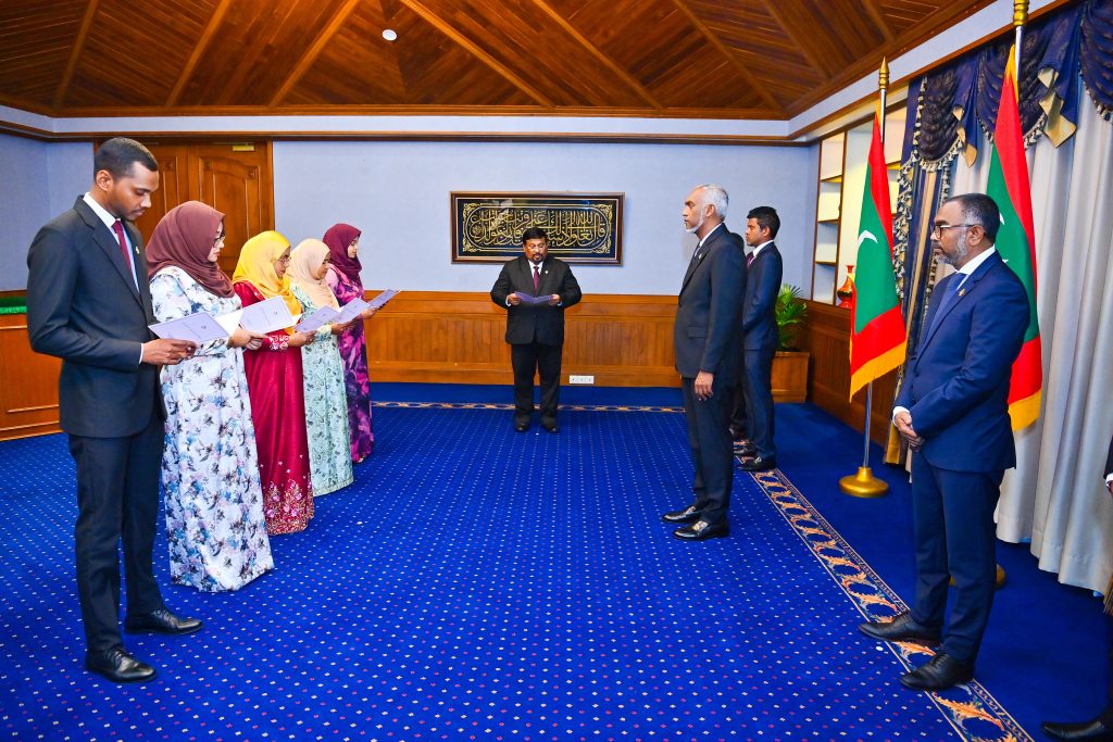 ވަޒީފާއާބެހޭ ޓްރައިބިއުނަލުގެ މެންބަރުކަމަށާއި ރައީސް އަދި ނައިބު ރައީސްކަމަށް ބޭފުޅުން ޢައްޔަންކުރައްވައިފި