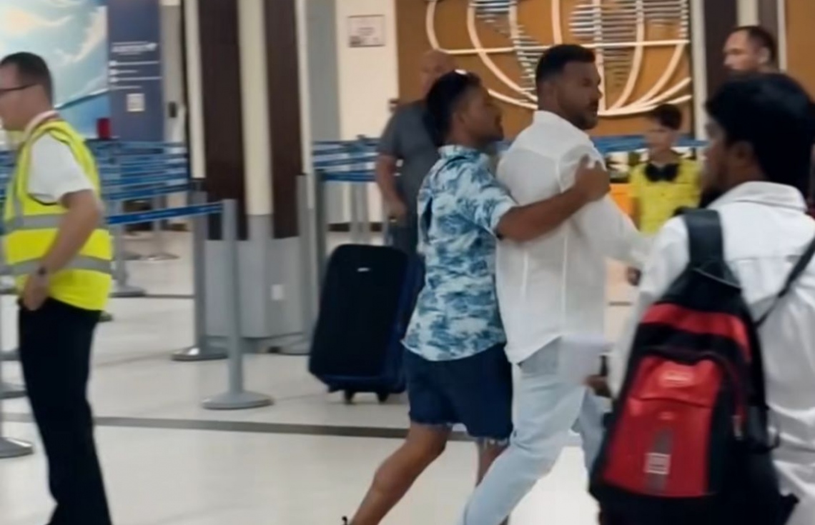 އެއާޕޯޓްގައި މާރާމާރީ ހިންގި މީހާ ދޫކޮށްލީ ފުރުން މަނާކޮށްފައި