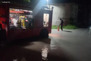 އައްޑޫ ސިޓީ ފޭދޫގެ މަގުތަކުގައި ފެން ބޮޑުވެގެން އެމްއެންޑީއެފްގެ އެހީގައި ފެންހިންދައިފި