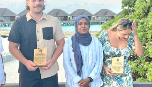 ގެނބުނު ރިސޯޓެއްގެ މުވައްޒަފަކު ސަލާމަތް ކުރީ 2 ފަތުރުވެރިން!