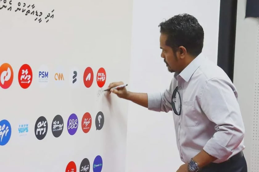 ނޫސްވެރިޔާ ޝަމްޢާންއަށް ސްޓޭޓް މިނިސްޓަރުކަން ދީފި