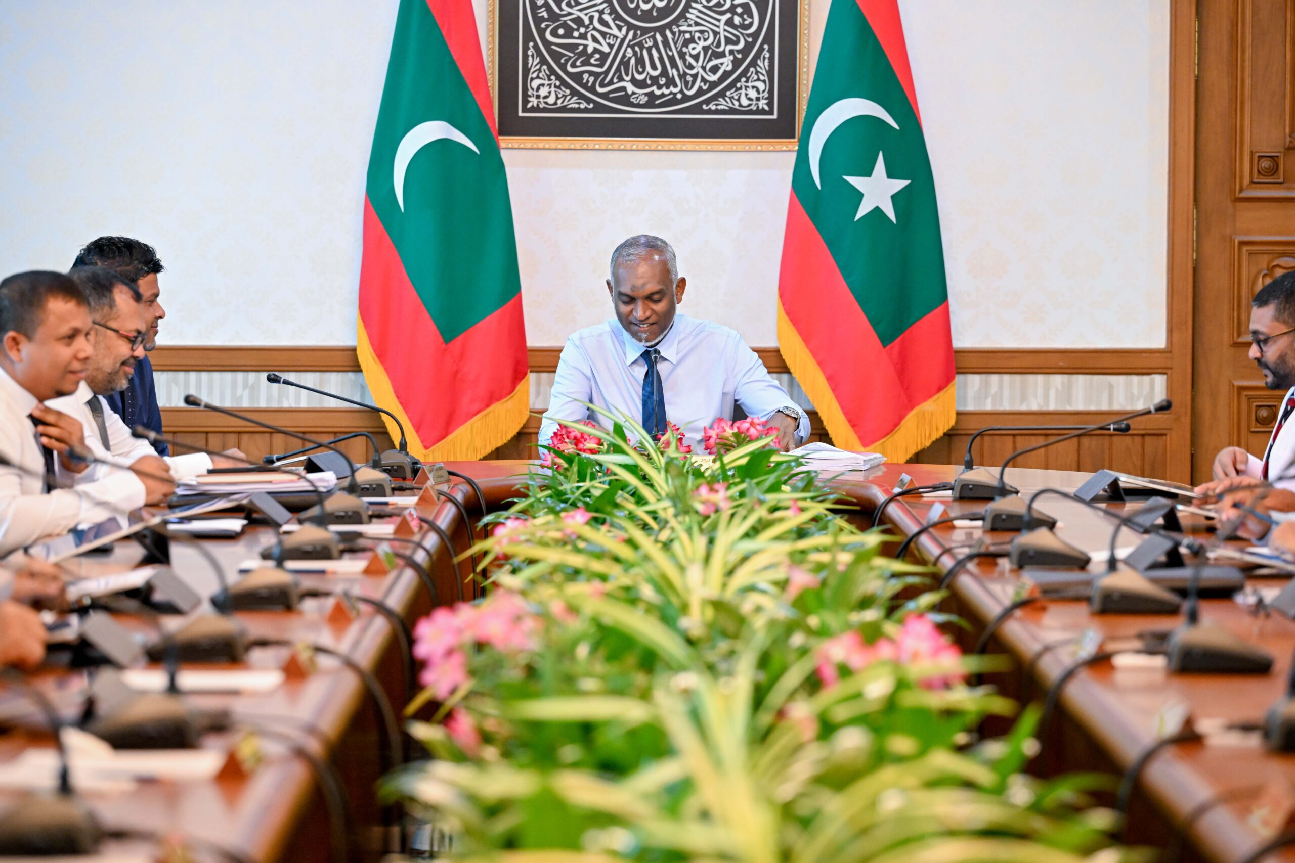 ހަރަދު ކުޑަކޮށް އާމްދަނީ އިތުރުކުރަން ސިޔާސަތެއް އެކުލަވާލަން ރައީސް ނިންމަވައިފި