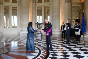 އާ ސަފީރު، ގީލާ ޢަލީ، ސަފީރުކަމުގެ ފަތްކޮޅު، ބެލްޖިއަމްގެ ރަސްގެފާނަށް އަރުވައިފި