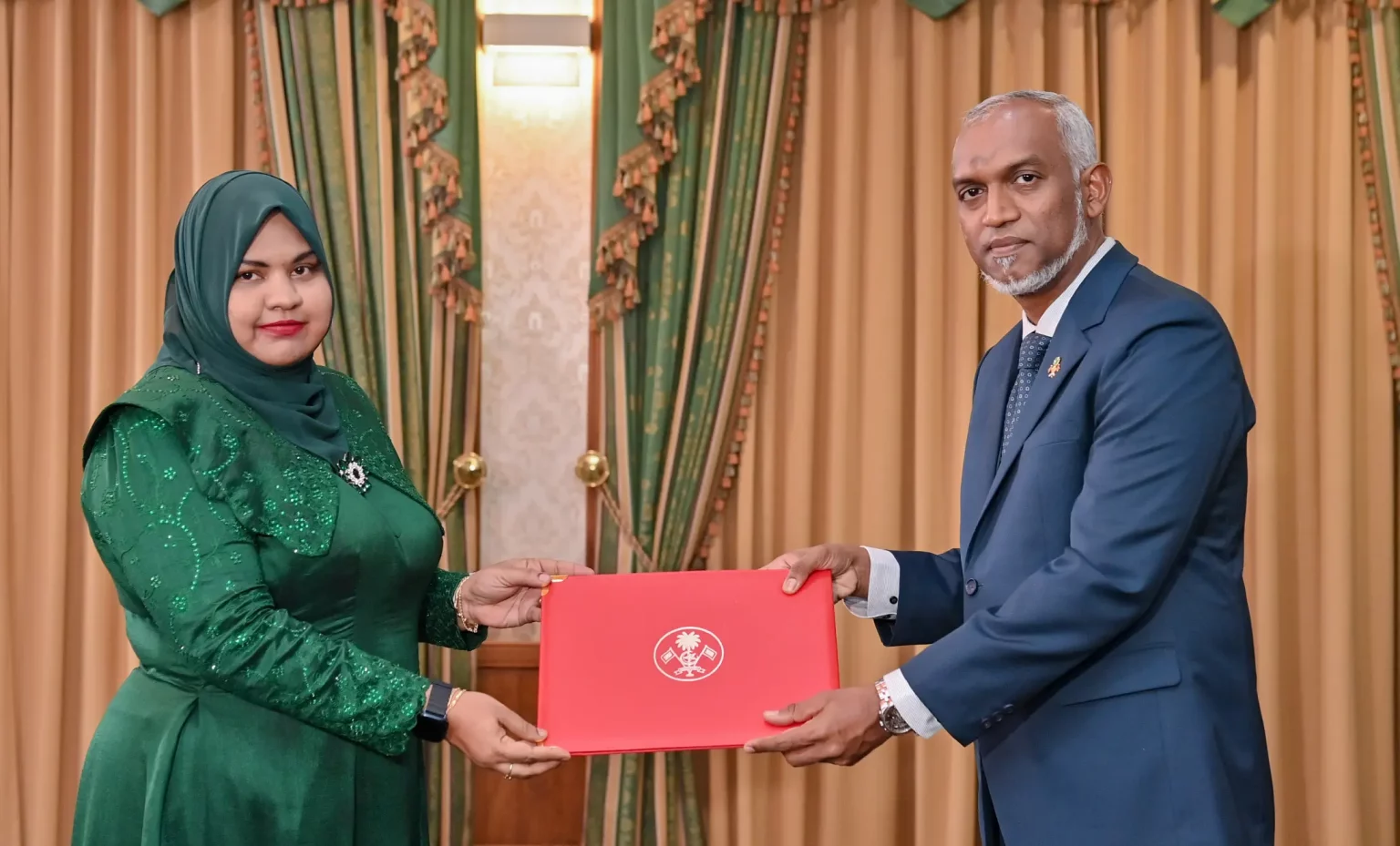 ޝަމްނާޒް ސްޓޭޓް މިނިސްޓަރުކަމުން ވަކިކޮށްފި