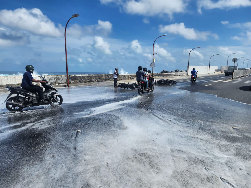 ވިއްސާރަވެ އާދަޔާ ޚިލާފަށް ވައިބާރު ވުމާއިގުޅިގެން ބުރިޖާއި ހައިވޭގައި ދަތުރުކުރާ ފަރާތްތަކުން ސަމާލުވުމަށް އިލްތިމާސް ކޮށްފި