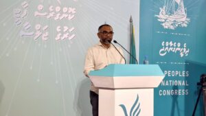 ރައީސް ގެންދަވަނީ ސަރުކާރު ޒިންމާދާރު ކުރައްވަމުން: އަލީ އާރިފް